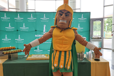 sparty at the cake table