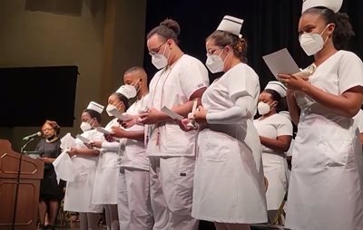 2022 NSU Nursing Pinning Candidate recite the Nightingale Pledge